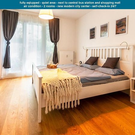 Quiet Apartment In New City Center, Nivy Братислава Екстериор снимка
