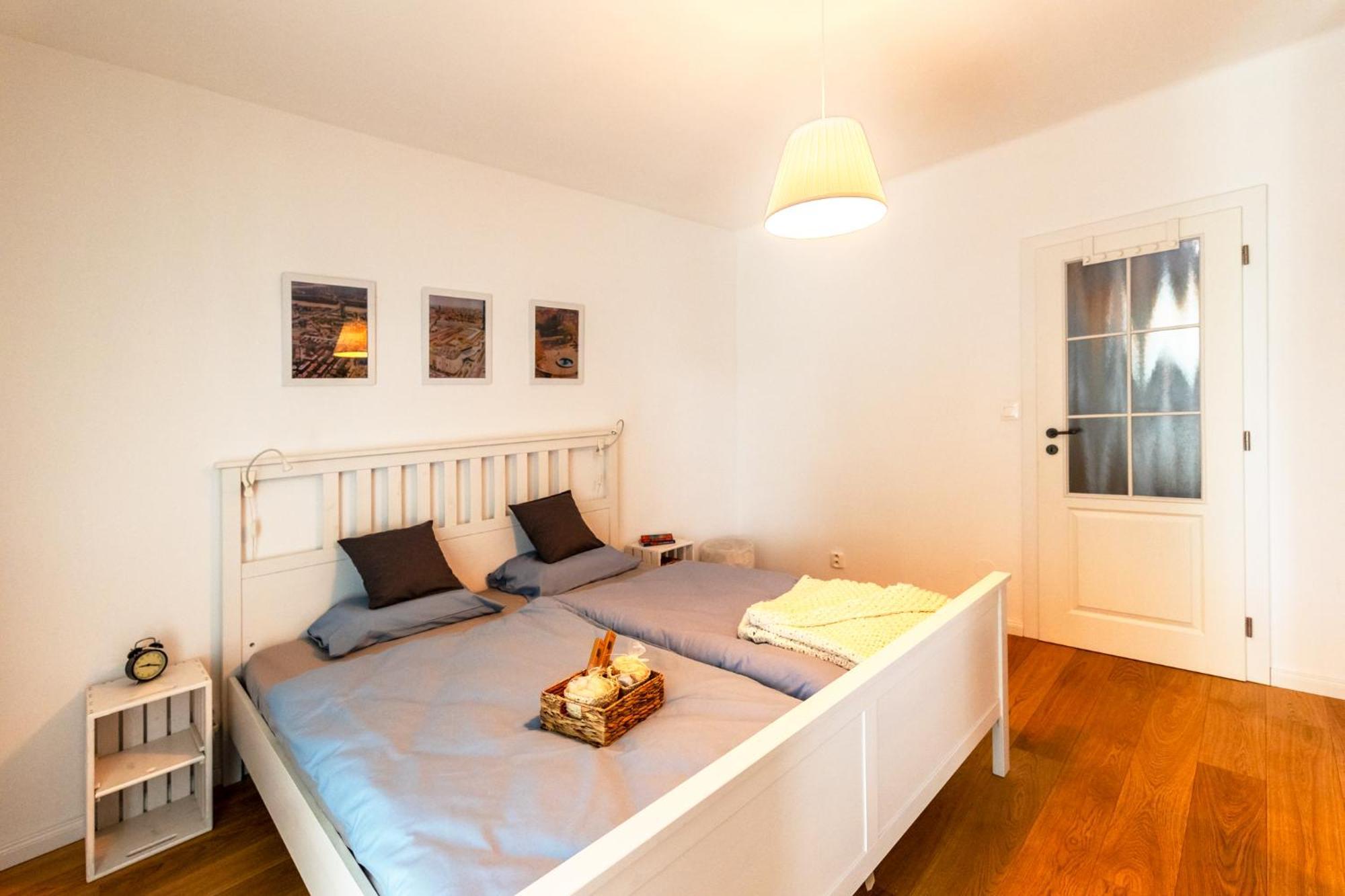 Quiet Apartment In New City Center, Nivy Братислава Екстериор снимка