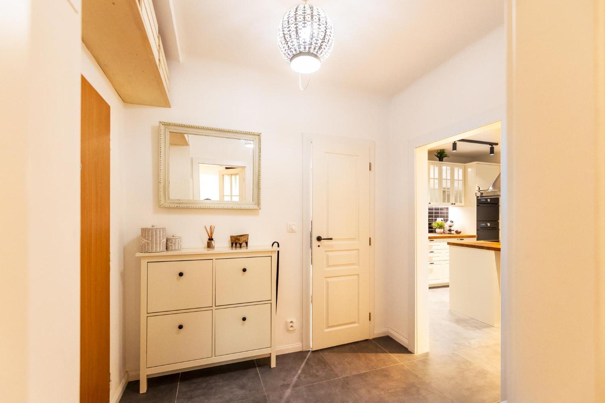 Quiet Apartment In New City Center, Nivy Братислава Екстериор снимка