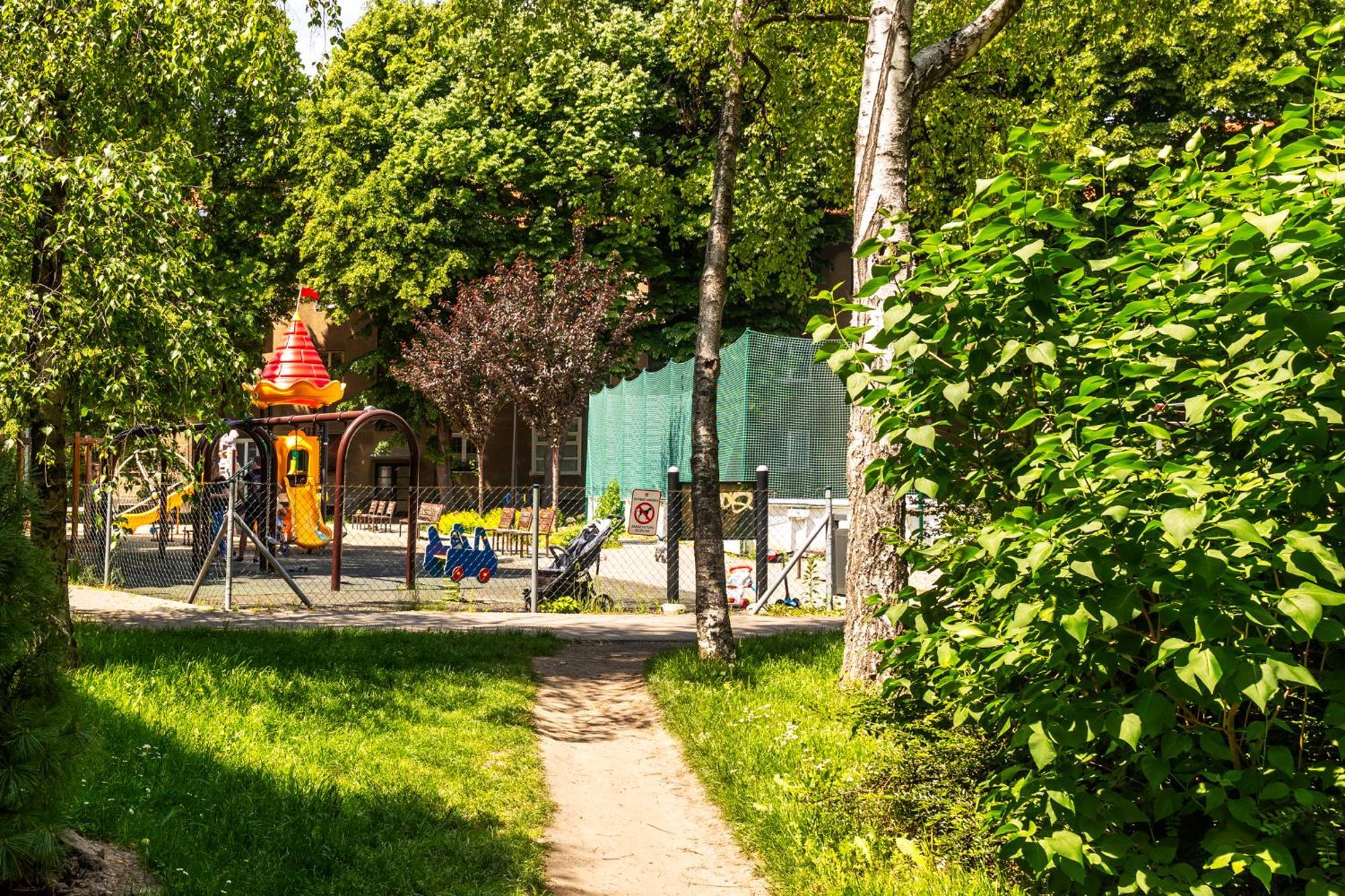 Quiet Apartment In New City Center, Nivy Братислава Екстериор снимка