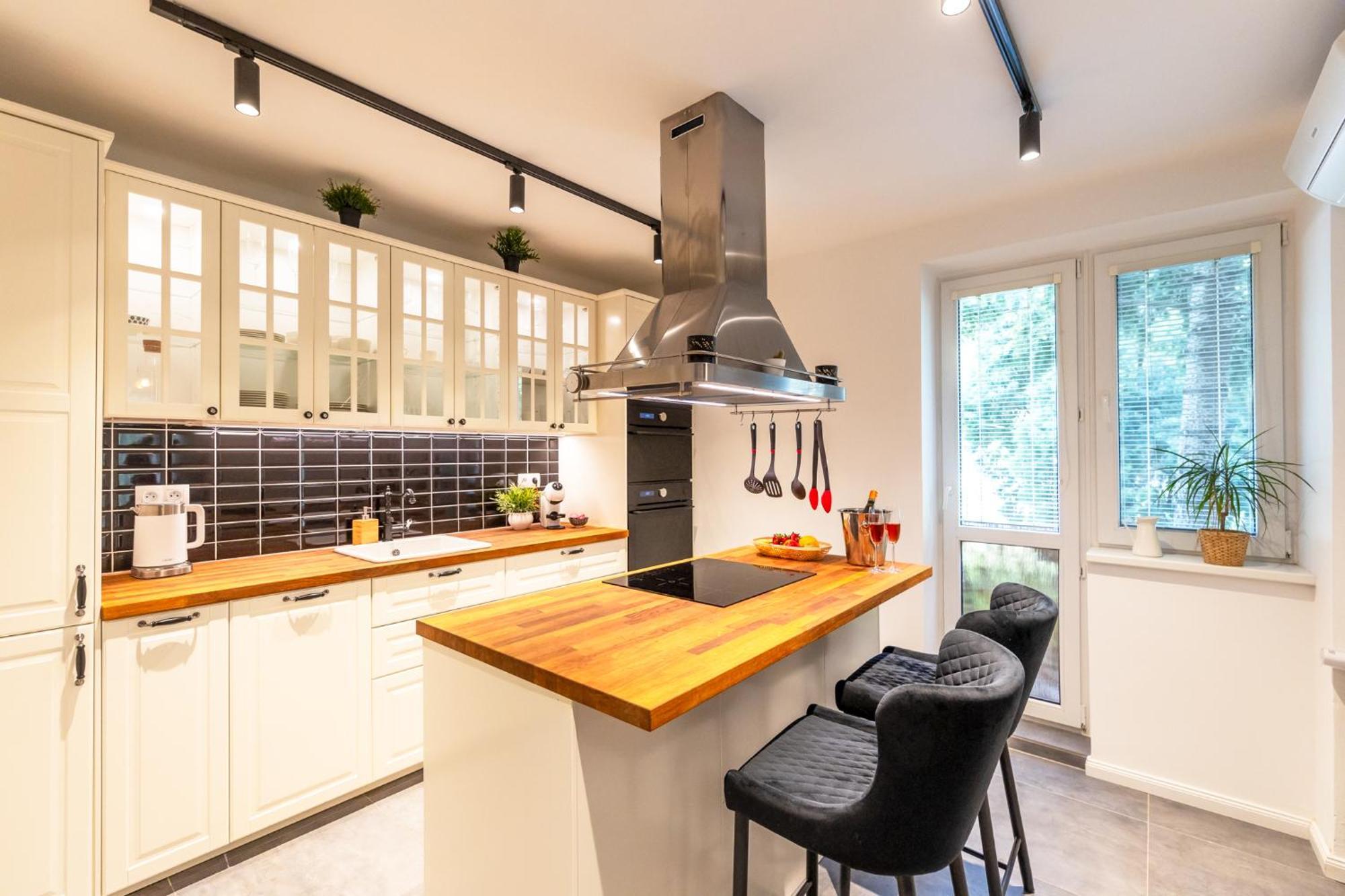 Quiet Apartment In New City Center, Nivy Братислава Екстериор снимка