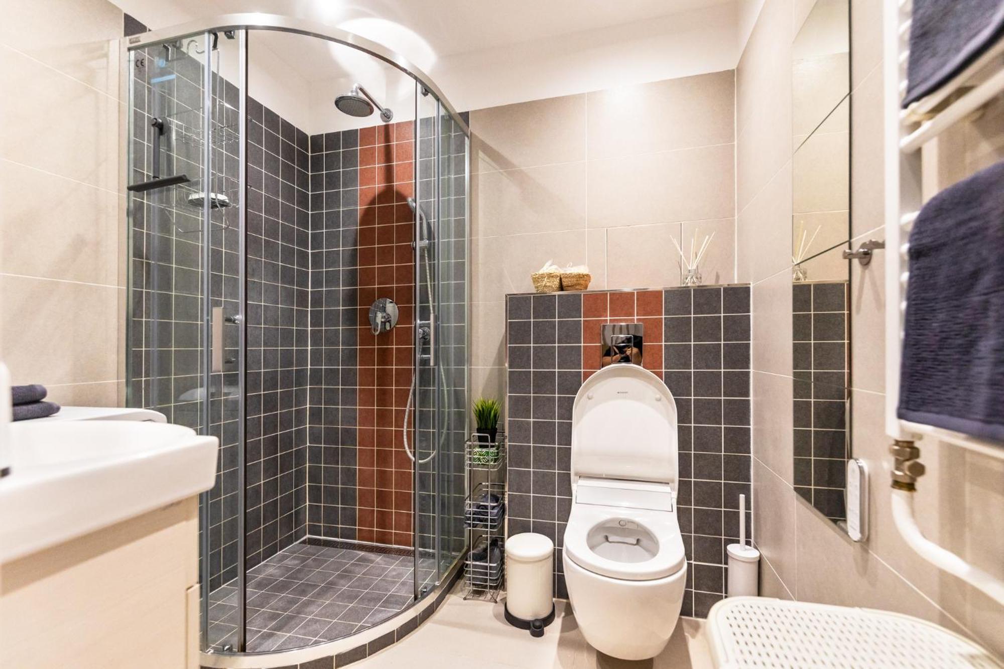 Quiet Apartment In New City Center, Nivy Братислава Екстериор снимка