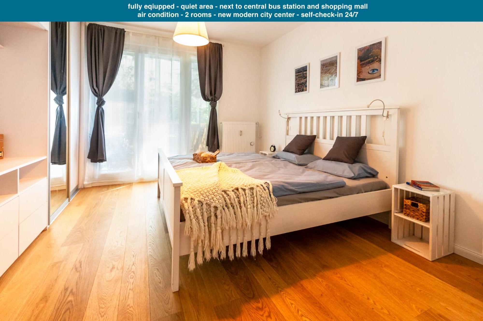 Quiet Apartment In New City Center, Nivy Братислава Екстериор снимка